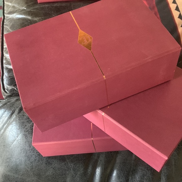 Charlotte Tilbury NEW! CHARLOTTE’S MAGIC HYDRATE & GLOW MYSTERY BOX - Picture 6 of 9